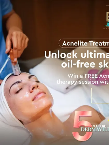 Here you can see an AcneLite therapy session. This treatment is a go-to for controlling oil and reducing active acne. It is a quick, comfortable procedure that helps calm irritated skin and prevent future breakouts.