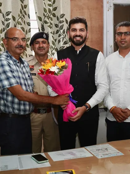 A moment of appreciation from the Haryana Police officials in Gurugram. I am always grateful for the opportunity to contribute.
