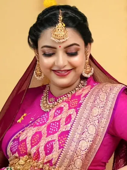 A beautiful South Indian inspired look for my client Trapti, featuring a monochromatic pink makeup look to match her Banarasi saree.
