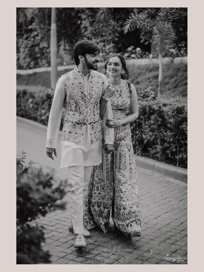 The same walking shot, but in black and white, giving it a completely different, more classic and timeless mood.