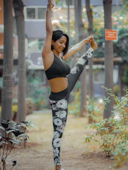 Another take on Utthita Hasta Padangusthasana. The heart of yoga practice is *abyhasa*, which means steady effort. Each time we come to the mat, we put in the work, and slowly, progress happens.