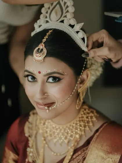 A beautiful, smiling portrait of Archita. Her happiness and confidence shine, bringing the entire traditional look to life.