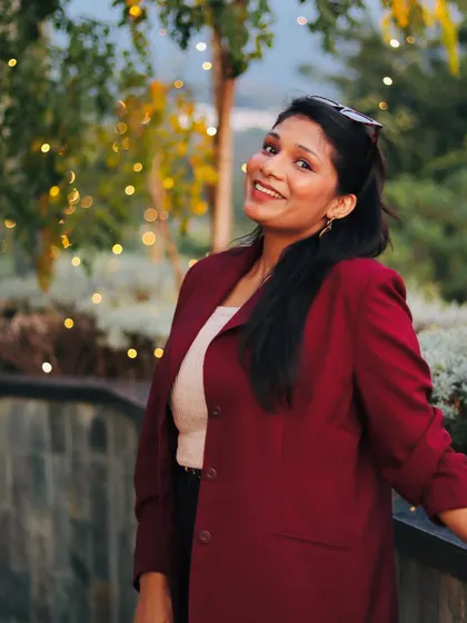 A candid shot from an outdoor corporate event. My energy and positive attitude are infectious, helping to create a relaxed and enjoyable environment for all attendees.