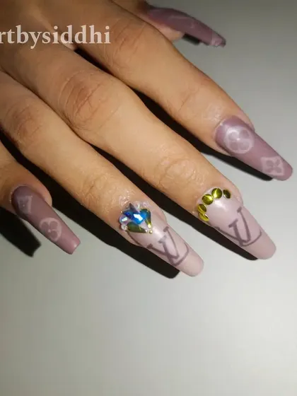 A luxurious, long coffin-shaped set inspired by Louis Vuitton. This design features the iconic monogram, a matte finish, and sparkling rhinestone accents.