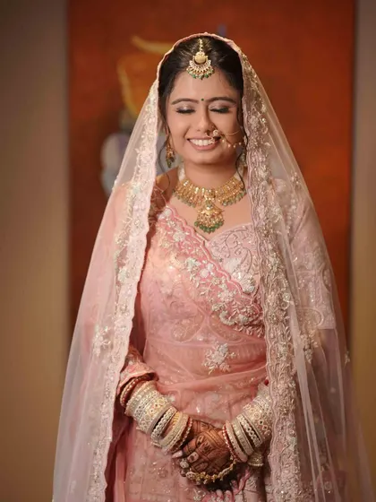 A series of moments with my gorgeous bride Jasmine. Her pastel look was all about a soft, rosy glow and letting her natural radiance shine.