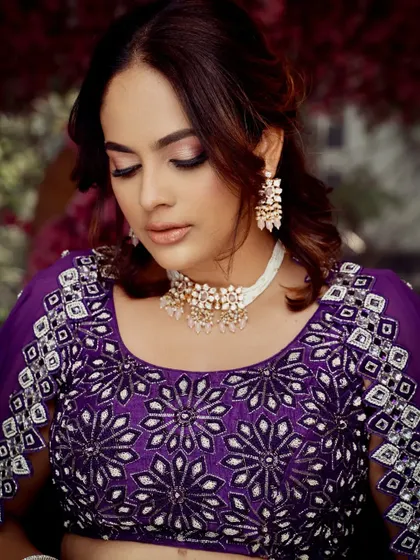 A close-up of the delicate choker. It is a versatile piece that can be worn with both Indian and Western outfits.
