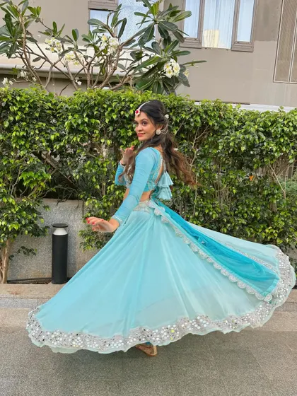 Another beautiful twirl. I love outfits that move with me and become a part of the choreography itself.