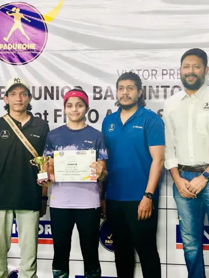 Livana Shetty receives her trophy for the runner-up finish in Girls Singles U17, a testament to her hard work and dedication.