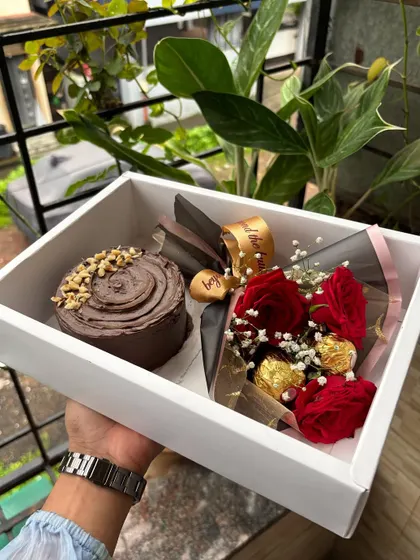 My gift hampers are perfect for making someone feel special. This set includes a mini chocolate cake paired with a beautiful bouquet of fresh roses and Ferrero Rocher chocolates.