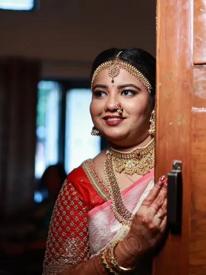 A final shot of this beautiful bride, looking absolutely radiant in her rental jewellery.