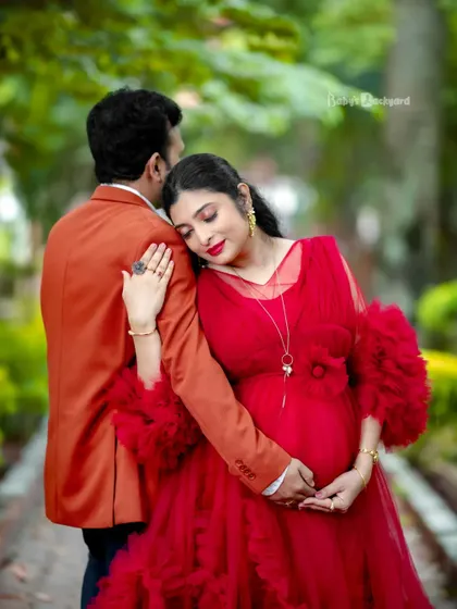 A quiet moment of rest and connection. This outdoor shot captures the gentle love and support between partners as they wait for their baby.