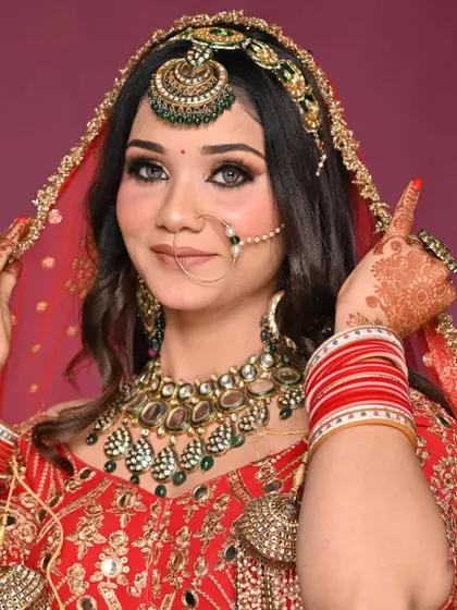 While my focus is commercial, I love creating stunning bridal looks. This modern bridal makeup features a smokey eye with a touch of gold, flawless airbrushed skin, and defined brows, perfect for the bride who wants to look glamorous yet timeless.