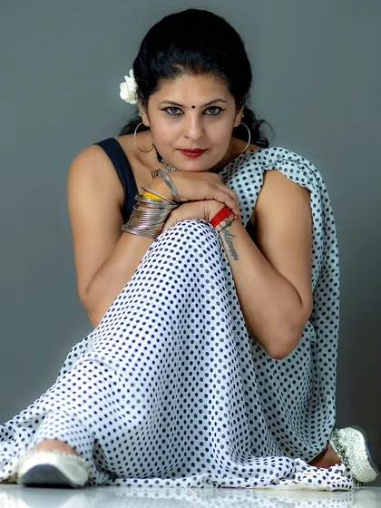 A retro-inspired look with a white and black polka dot saree. I styled it with silver bangles and a sleeveless black blouse for a classic vintage vibe.