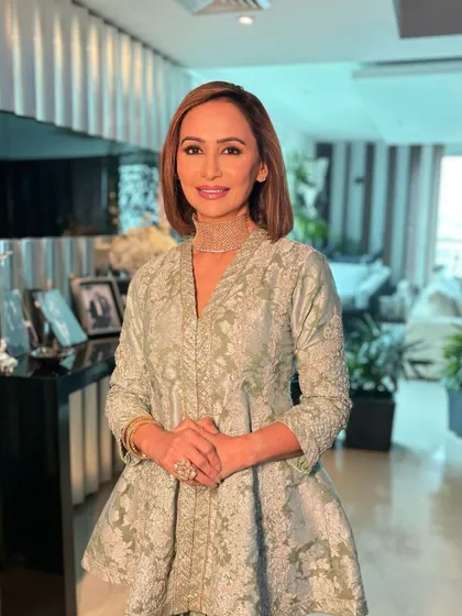 When beauty meets grace. The stunning Mona, looking effortlessly chic with a soft glam makeup look that enhances her beautiful features.