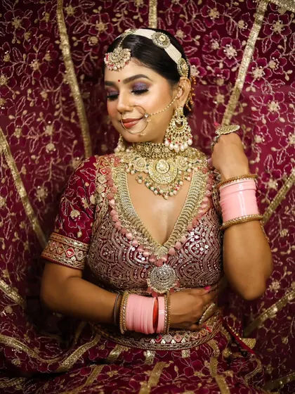 The rich colors of the lehenga are complemented by a warm, glowing makeup look. Our students are trained to create harmonious and impactful bridal styles.