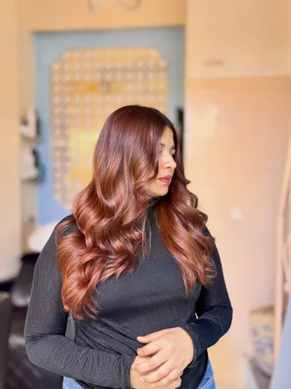 Pure copper perfection. This global color gives a bright, warm glow that proves copper is a stunning choice for Indian skin tones.