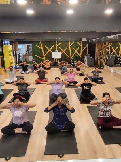 A moment of stillness during a group session at Emerge Private Fitness Studio. Here, we are practicing Bhramari Pranayama (humming bee breath) to calm the mind. My classes always include mindfulness and breathwork to help you quiet the busyness.