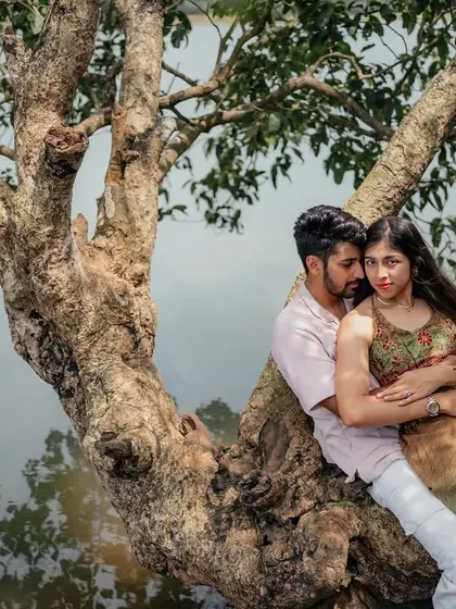 A quiet embrace by the lake. This intimate pose shows their deep connection amidst the calm and beautiful natural scenery.