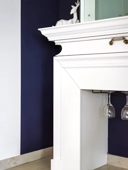 A close-up of the bar unit's moulding and the integrated wine glass holder. Every detail is carefully considered to create a cohesive and elegant design.