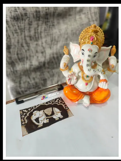 A royal elephant motif drawn with henna, a design often requested for weddings and auspicious occasions. I teach the specific techniques to create these symbolic figures with grace and detail.