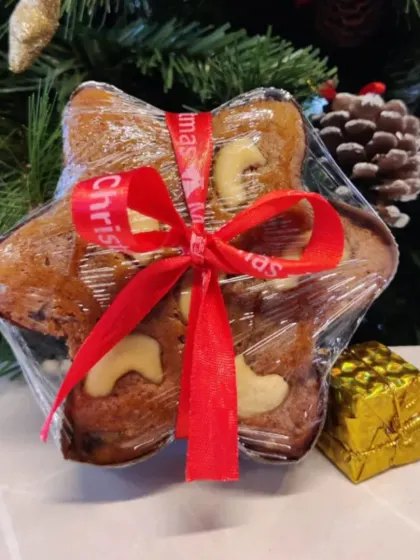 We also shape our traditional plum cakes into festive forms like Christmas trees and stars. They make for a beautiful and delicious gift during the holiday season.