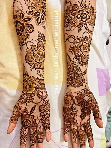 A full view of a floral design that combines different styles, with a geometric pattern on one palm and a floral vine on the other.