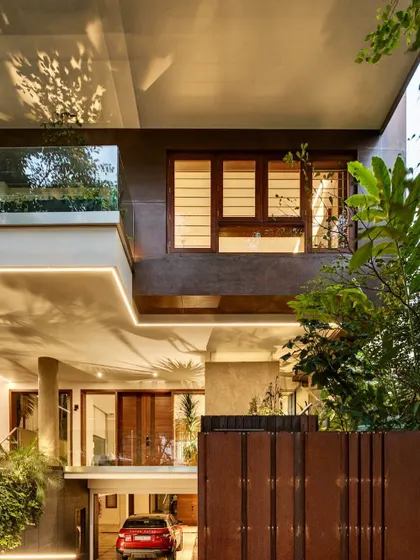 The beauty of Kanasu is in its light and shadow. Here, the evening light catches the textures of the facade, revealing the home's layered design.