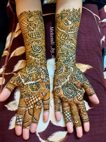 Full view of a floral and paisley bridal design, with fresh, dark henna paste ensuring a rich stain.