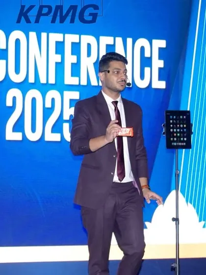 Performing my signature iPad magic and mentalism for the KPMG Risk Conference. It was an electric atmosphere.