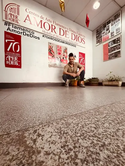 Arriving at my temple in Madrid, the legendary Amor de Dios studio. It's always an emotional and nostalgic feeling to be back in this space, which is a hub for the world's Flamenco community.