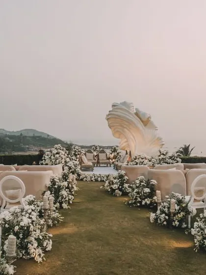 An ivory sundowner wedding in Goa, where the artistic, wave-like mandap backdrop was designed to echo the sea behind it. This is what we mean by designing with the destination in mind.