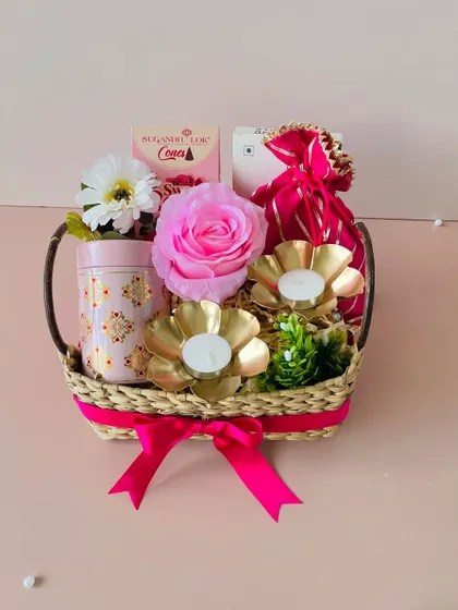 A slightly different angle of the pink-themed Kauna basket, showing how the items are artfully arranged to create a full and luxurious look.