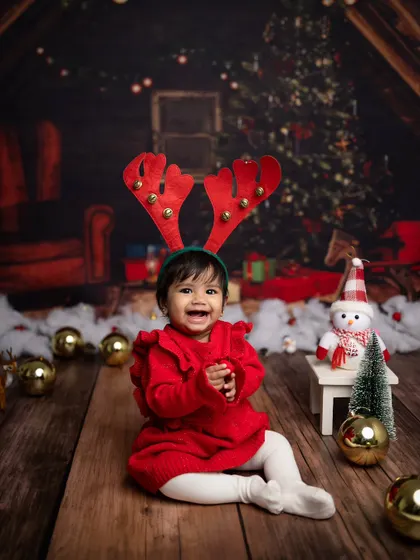Holiday mini sessions are a perfect way to celebrate the season. This joyful Christmas shoot captures the magic of the holidays with a festive backdrop and a very happy little reindeer.