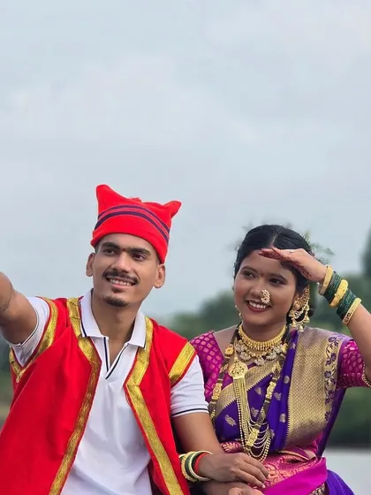 A fun and romantic pre-wedding shoot with the couple in traditional Maharashtrian attire.