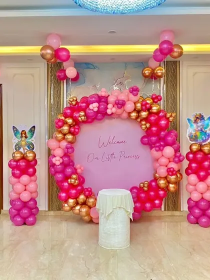 Another angle of the princess-themed welcome decoration, showing the full setup in a spacious living room. The colors and lighting create a warm and inviting atmosphere for the special occasion.