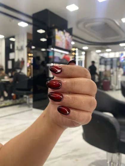 The final look of the Korean airbrush nails, a bold and beautiful design that is currently very popular.