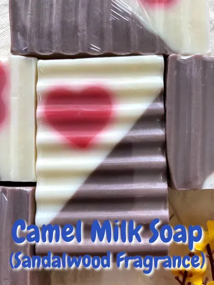 This Sandalwood fragrance soap features a bold diagonal design with a red heart. It’s a modern look for a classic, grounding scent.
