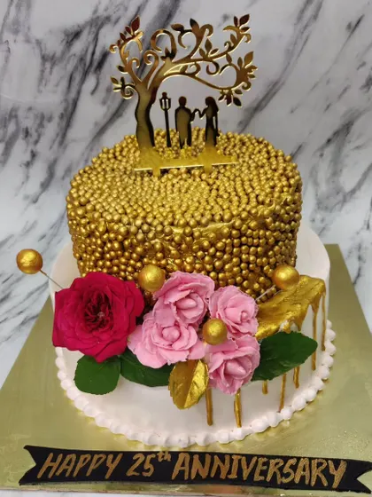 A chocolaty vintage gesture for an old-school couple celebrating their quarter-century together. This 25th-anniversary cake is pure gold!