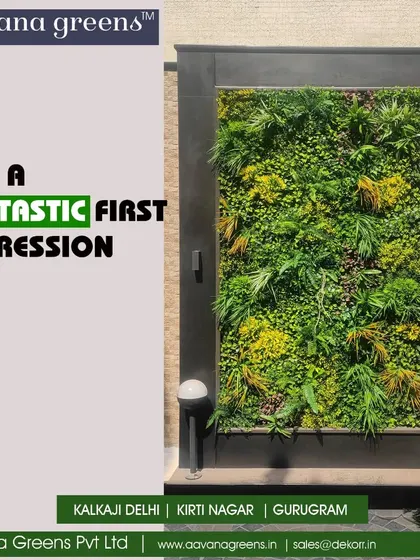 For a fantastic first impression, nothing works better than a statement green wall. We framed this entrance with a lush and varied vertical garden, creating a memorable and luxurious welcome.