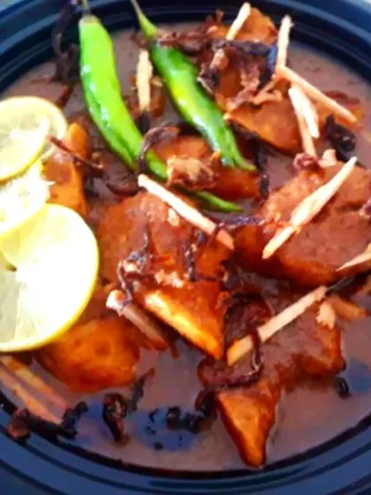A hearty and flavourful vegan nihari made with soya chaap, perfectly mimicking the texture and richness of the traditional dish.
