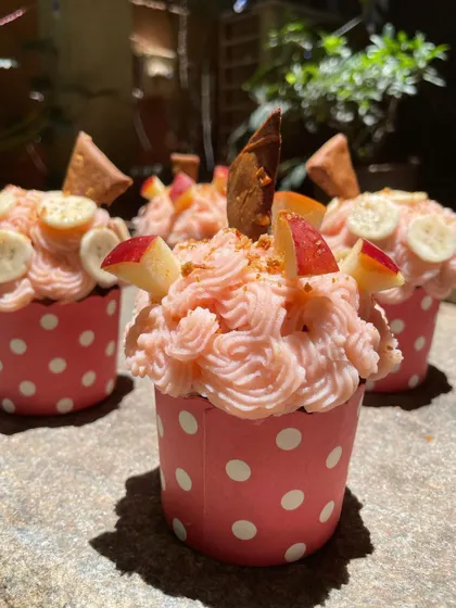 Another look at the ABC pupcakes, topped with fresh apple chunks, banana slices, and a crunchy little biscuit.