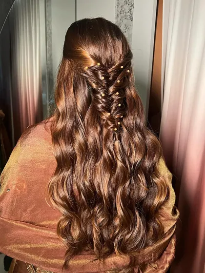 A detailed shot of the beautiful braided hairstyle with pearl accessories for Tulsi's Lagan Lakhvanu.