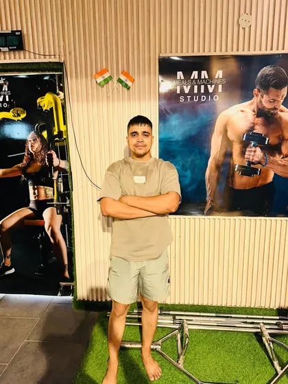 Full body shot in the gym.