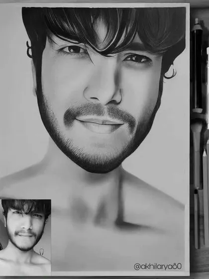 This A4 graphite portrait is a close-up that focuses entirely on the face. It allows me to work on subtle details like the beard texture and the expression in the eyes.