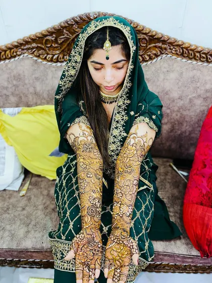 The beautiful bride Saima, looking serene and elegant as she shows off her full bridal henna.