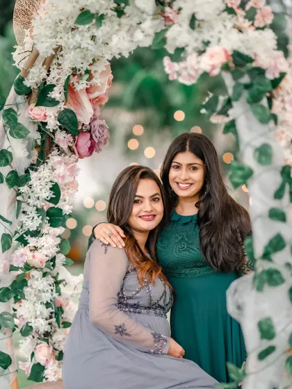 Friends and family make the day special. We set the stage with decor that encourages these happy, candid moments you'll cherish forever.