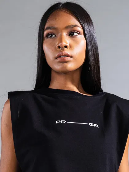 Another look from the same campaign, this time with a focus on strong, clean lines in both the apparel and the beauty look. The makeup is matte and flawless.