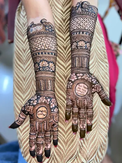 A clear photo of the personalized mehandi with the name logo and quote, showing the fine details of the lettering.
