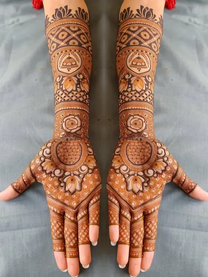 A beautiful design with lotus and pyramid motifs, perfect for a modern bride.