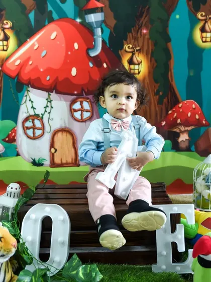 An enchanted forest adventure for this little one. Our imaginative studio backdrops transport your child to a world of make-believe.